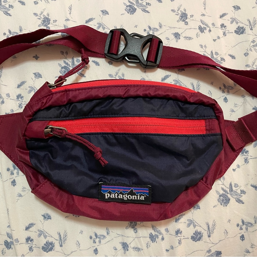 Oxblood Red and Navy Blue Patagonia Hip Pack in Excellent Condition